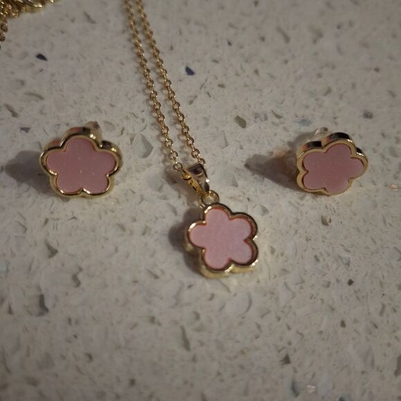 Gold and Pink Flower Clover Pendant Necklace and Earrings Set - Picture 1 of 7